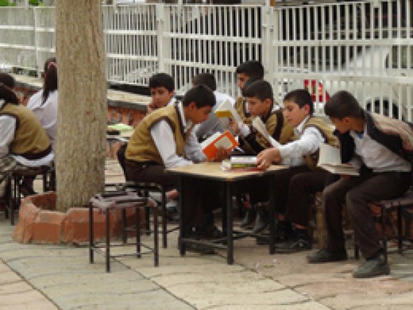 Öğrencilerden 'TV Kapat Kitap Aç' Kampanyası