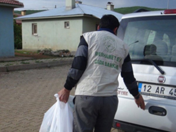 Mağdur Aileye Merhamet Eli Uzandı