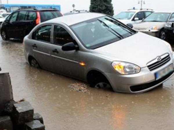 İzmir Sağanak Yağmura Teslim