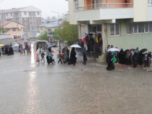 Bitlis'te Sağanak Yağışlar Hayatı Felç Etti