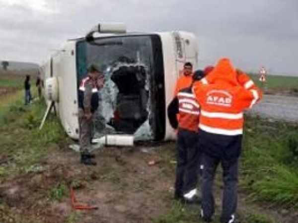 Afyonkarahisar’da Otobüs Şarampole Devrildi: 1 Ölü 43 Yaralı 