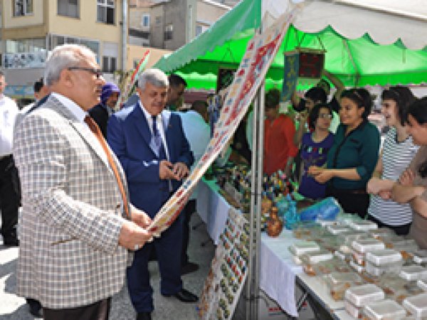Tarsus'ta Engelliler Kermes Açtı