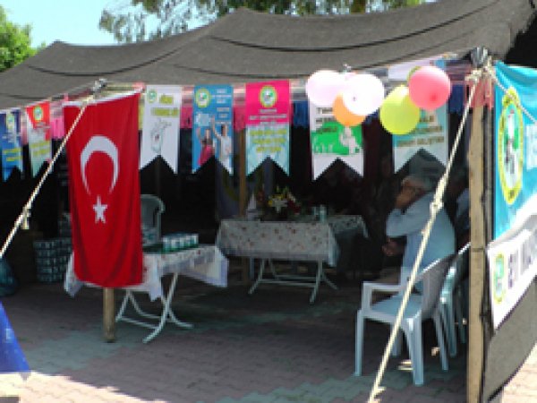 Tarsus'ta Bedava Süt ve Süt Ürünleri Dağıtıldı