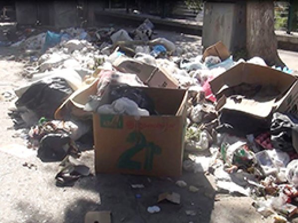 İzmir Basmane'de Çöpten Geçilmiyor