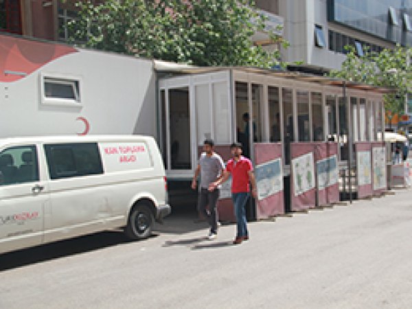 Kan Toplama TIR'ı Diyarbakır'da
