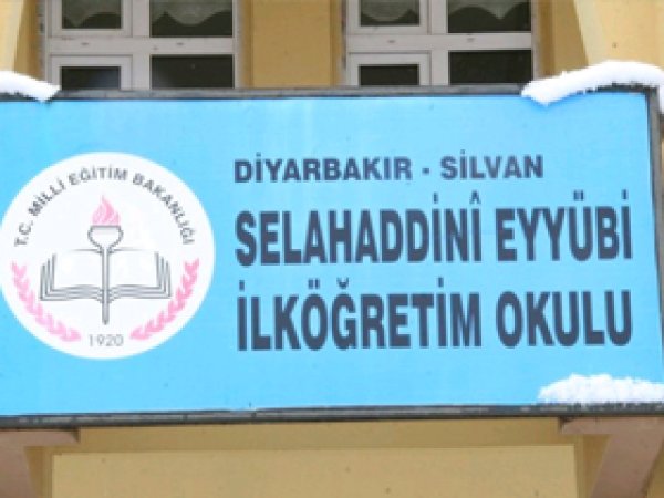 Silvan'da Okul Müdürü Görevden Uzaklaştırıldı