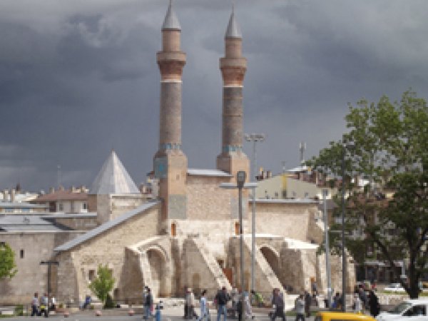 Sivas: Camiler ve Medreseler Şehri 