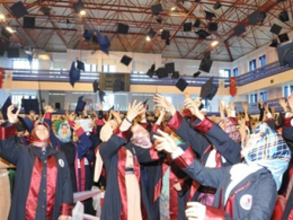 İlahiyat Fakültesi 397 Mezun Verdi