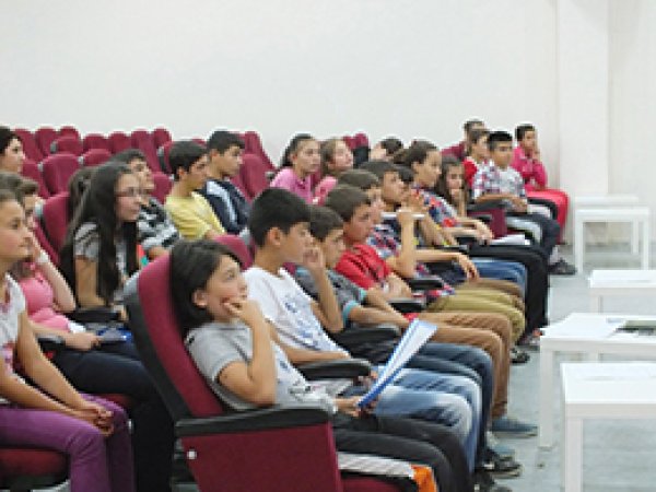 Çocuk Delege Olmak İçin Çalışıyorlar