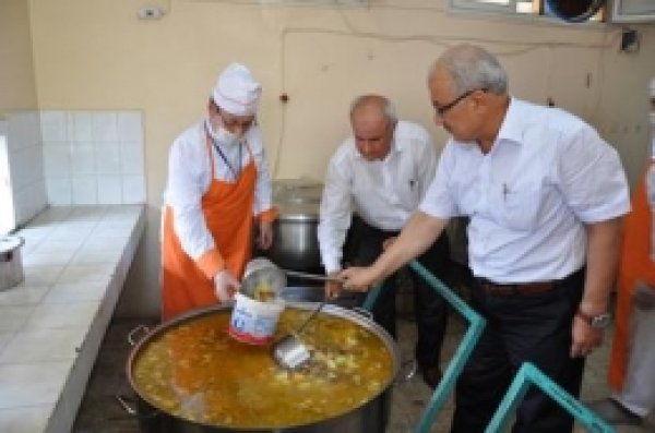 Tarsus'ta İki Ayrı Noktada Yemek Dağıtılacak