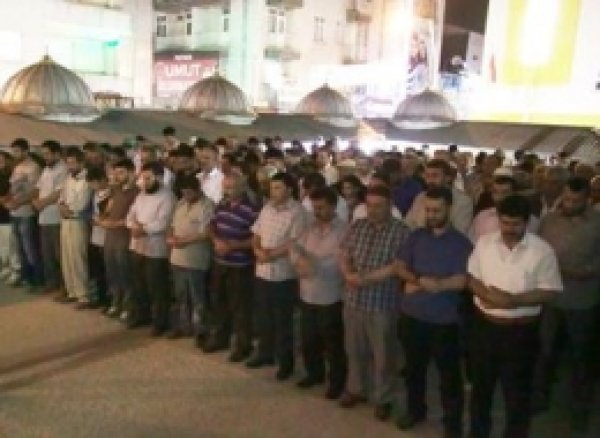 HÜDA PAR Gıyabi Cenaze Namazı Kıldırdı