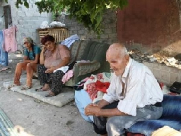 Çöp Evde Yaşayan Aile Yardım Bekliyor