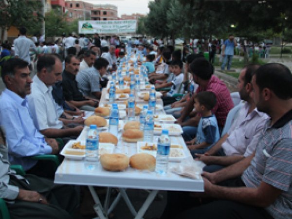 Peygamber Sevdalıları Platformu İftar Yemeği Verdi