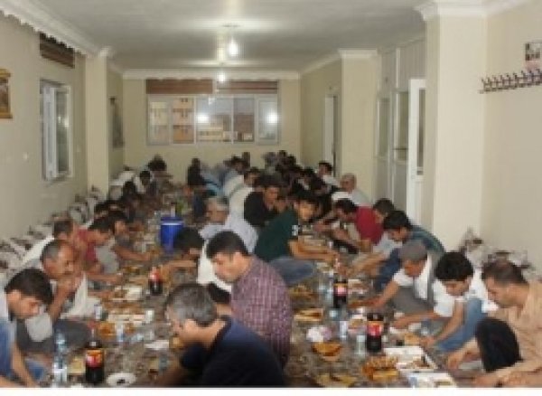 İrşad Der İdillilerle İftarda Bir Araya Geldi