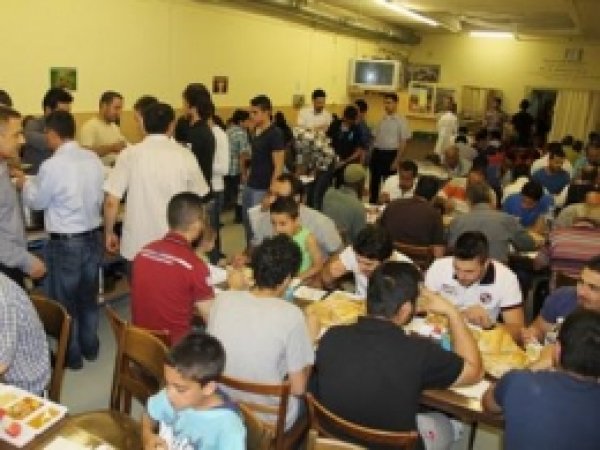 Avrupa'daki Müslümanlar İftarda Buluşuyor