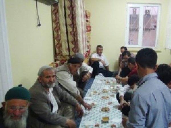 Umut Der'den İftar Yemeği