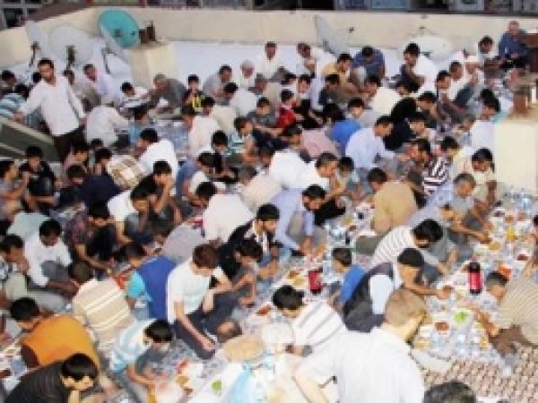 Zenginle Fakir Azim Der Sofrasında Buluştu