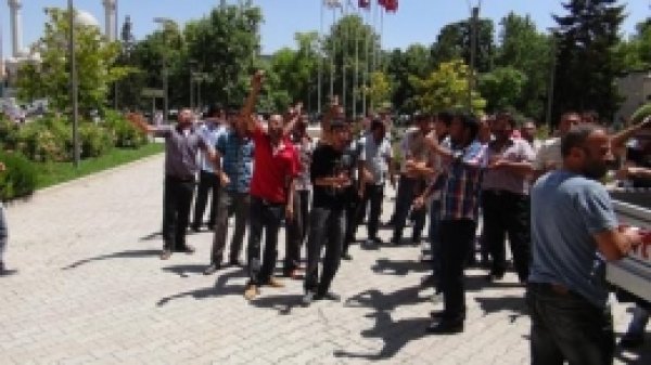Seyyar Satıcılar Belediyeye Yürüdü