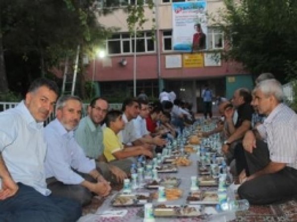 İmam Hatip Der'den İftar Programı