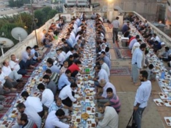 Urfa Mustazaflar Cemiyeti İftar Yemeği Verdi