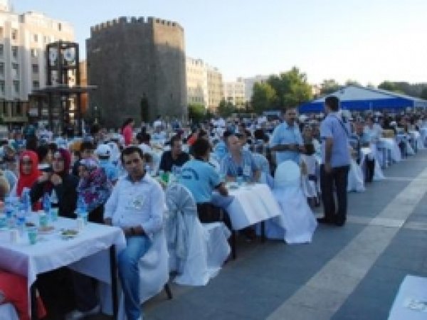 Diyarbakır Emniyetinden İftar Programı