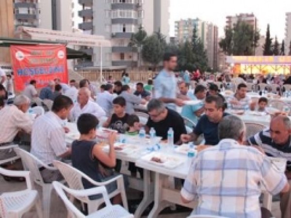 Adana Umut Der İftarda Halkla Biraraya Geldi