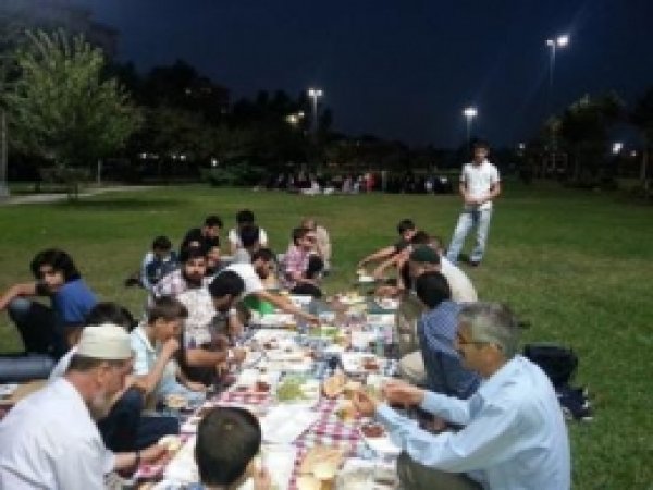 Hüda Par Mağdur Ailelerle İftarda Buluştu