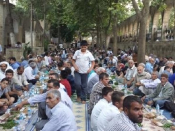 Esnaftan Halka İftar Yemeği