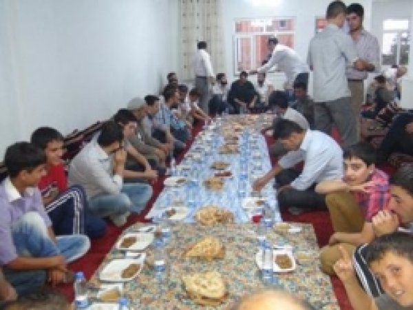 Tatvan Umut Der'den İftar İkramı