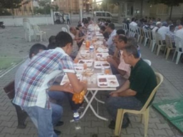 Ikra Der'den İftar Yemeği