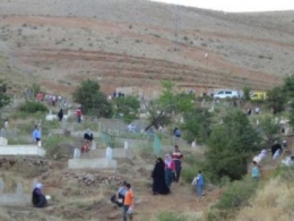 Bitlisliler Bayram Arefesinde Mezarlıklara Akın Etti