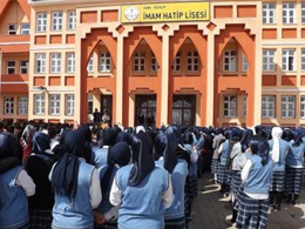 Van'da İmam Hatip Okullarına Yoğun İlgi 