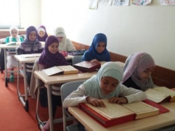 El Gazali Derneği Belçika'da İslami İlimler Eğitimine Başladı