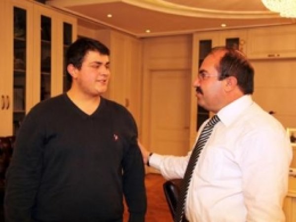 Öğrencisinin Örnek Davranışı Altınla Ödüllendirildi 