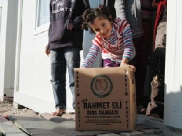 Van 'Rahmet Eli' 2013'te 7 bin 240 Aileye Yardım Yaptı
