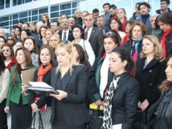 Tarsus'ta Avukatlar Kadına Şiddeti Protesto Etti 