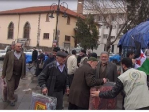 Suriye'ye Yardım TIR'ına Konyalılardan Yoğun İlgi 