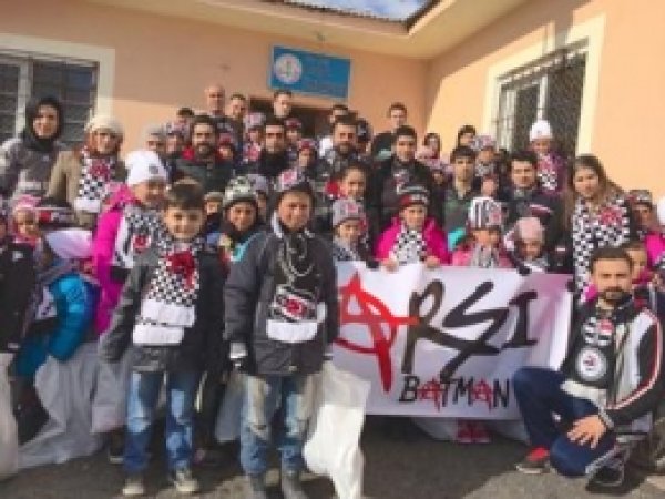 Batman Çarşı Grubu'ndan Okullara Yardım 