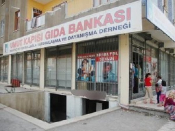 Umut Kapısı Gıda Bankası 2013 Faaliyet Raporu 