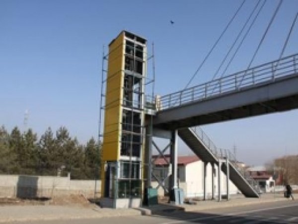Üst Geçitlere Panoramik Asansör Yerleştirildi 