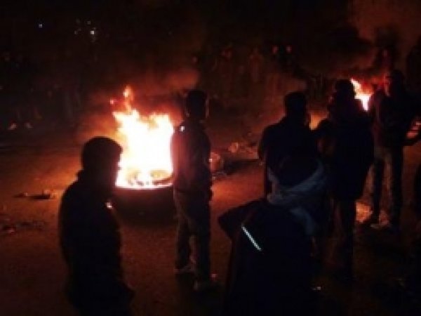 EDAŞ'a Kızdılar Ateş Yakıp Yolu Kapattılar 