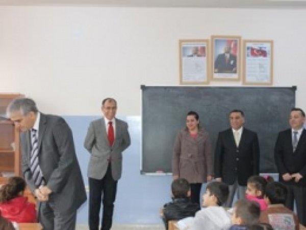 Bismil İlçe Kaymakamı Öğrencilere Karne Dağıttı  