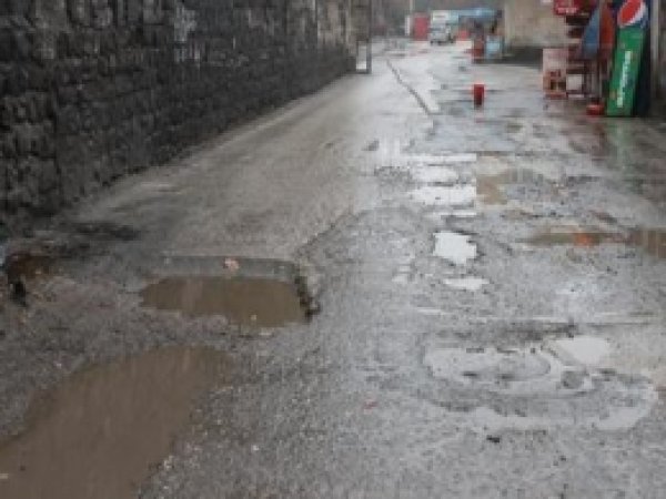 Yolların Bozuk Olması Vatandaşları Çileden Çıkardı       