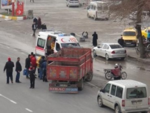 Kavşaksız Yol Tehlike Saçıyor 