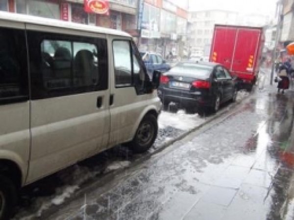 Bitlis'te Sağanak Yağış 