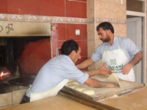 Fırıncılar Karın Tokluğuna Çalışıyorlar 