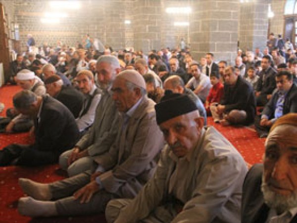 Diyarbakır'da Bayram Namazı Coşkusu 