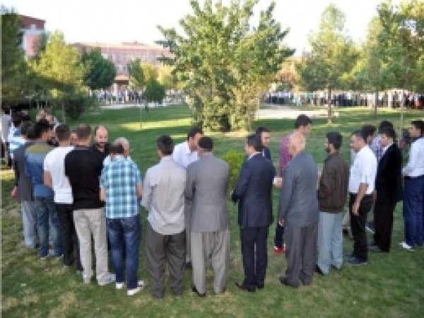 Batmanlılar Salâvatlar Eşliğinde Bayramlaştı 