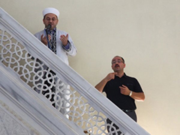 İşitme Engelliler için Hutbe Dönemi Başladı 