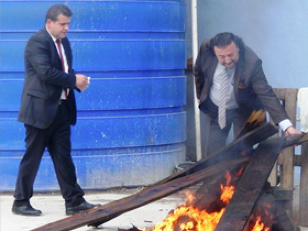 'Süper İyonize Su' Gösterisi Hayran Bıraktı 